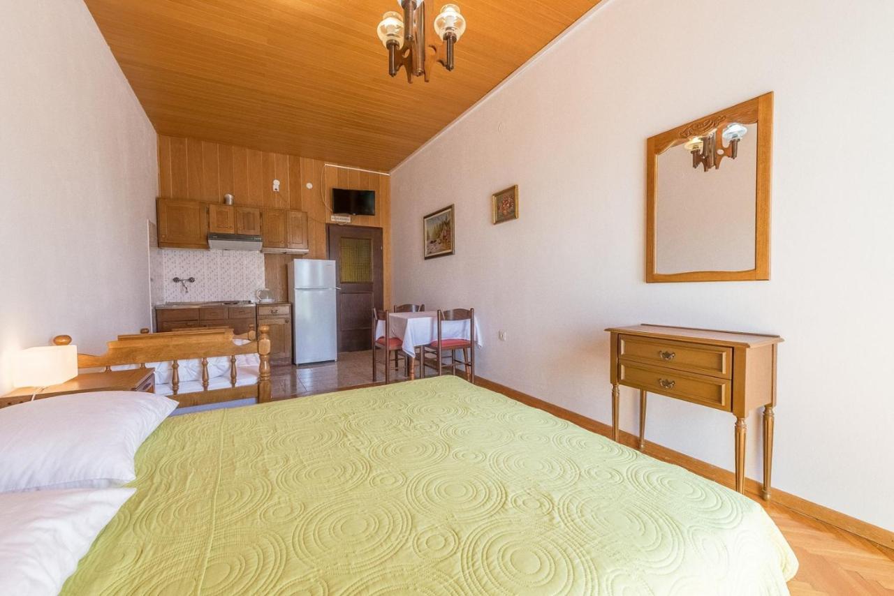 Apartments Kod Cara ロクヴァ・ロゴズニツァ エクステリア 写真