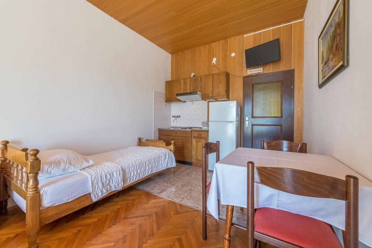 Apartments Kod Cara ロクヴァ・ロゴズニツァ エクステリア 写真